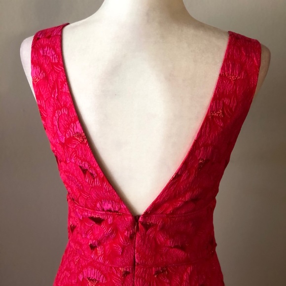 NWT Trina Turk Sleevless V Neck Dress - Picture 7 of 10